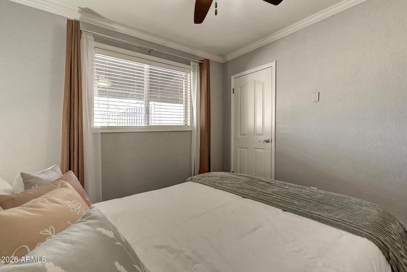 1027 W 19th St (26)
