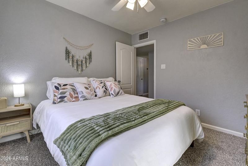1027 W 19th St (30)