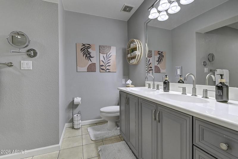 1027 W 19th St (35)