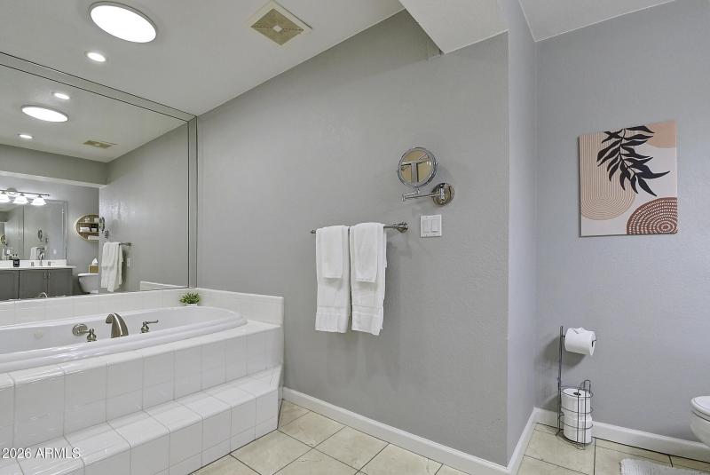 1027 W 19th St (37)