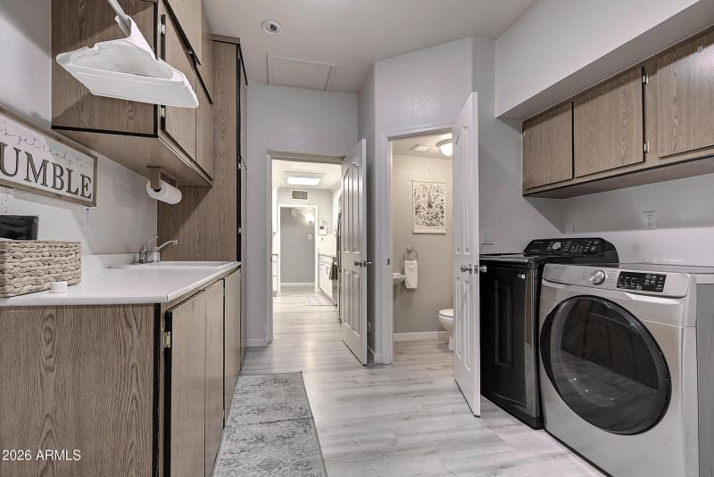 1027 W 19th St (40)