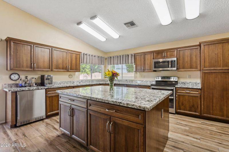 18-web-or-mls-10908-n-57th-ave