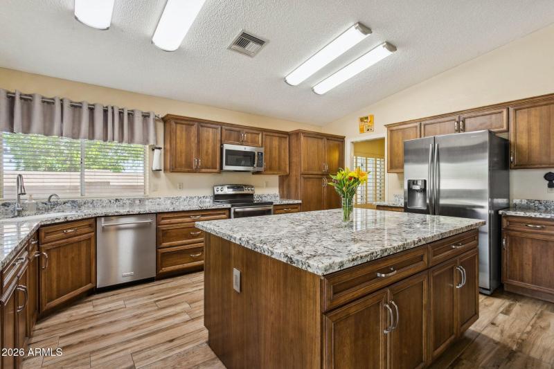 21-web-or-mls-10908-n-57th-ave