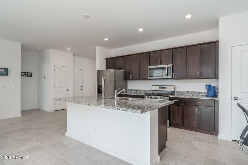 4) KITCHEN