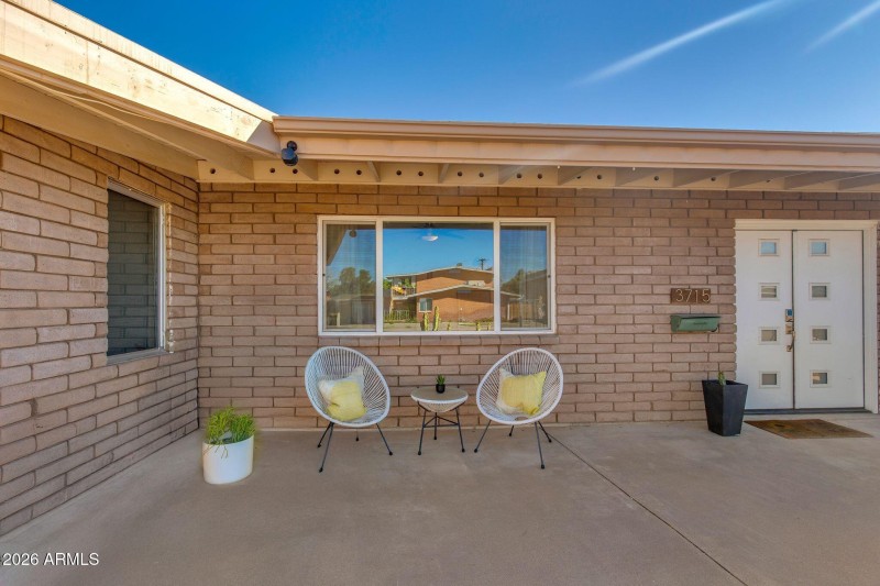3715 E Glenrosa