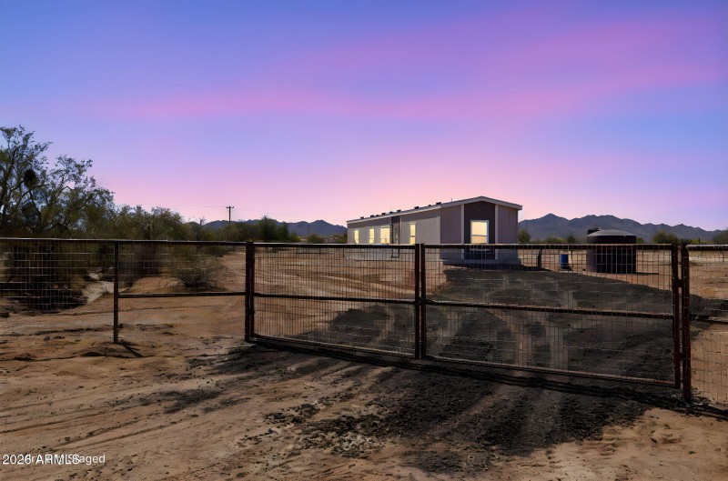 2-web-or-mls-50044-w-century-rd