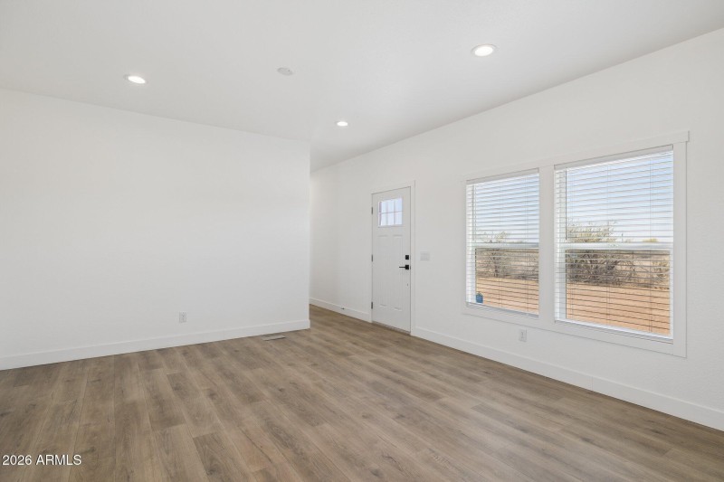 10-web-or-mls-50044-w-century-rd