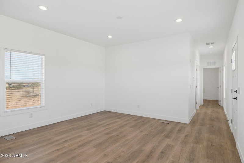 11-web-or-mls-50044-w-century-rd