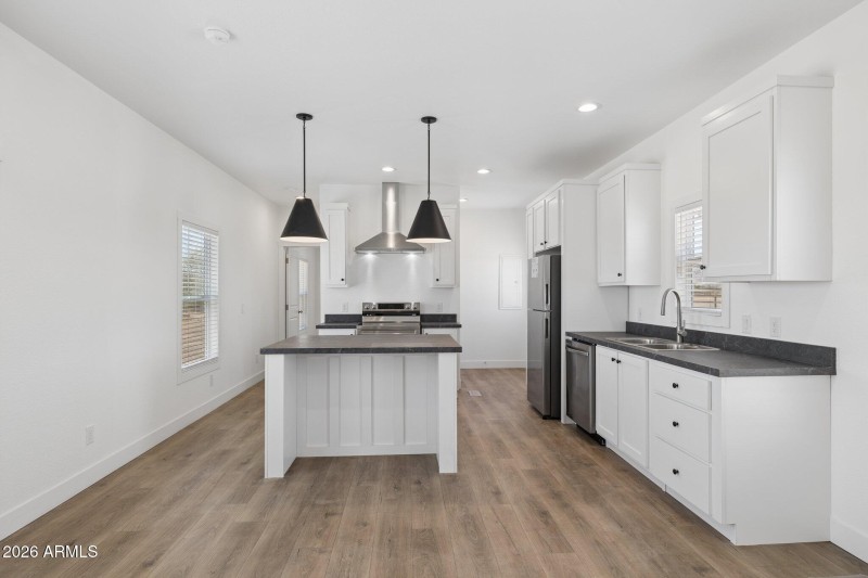 12-web-or-mls-50044-w-century-rd