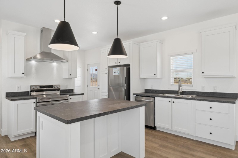 13-web-or-mls-50044-w-century-rd
