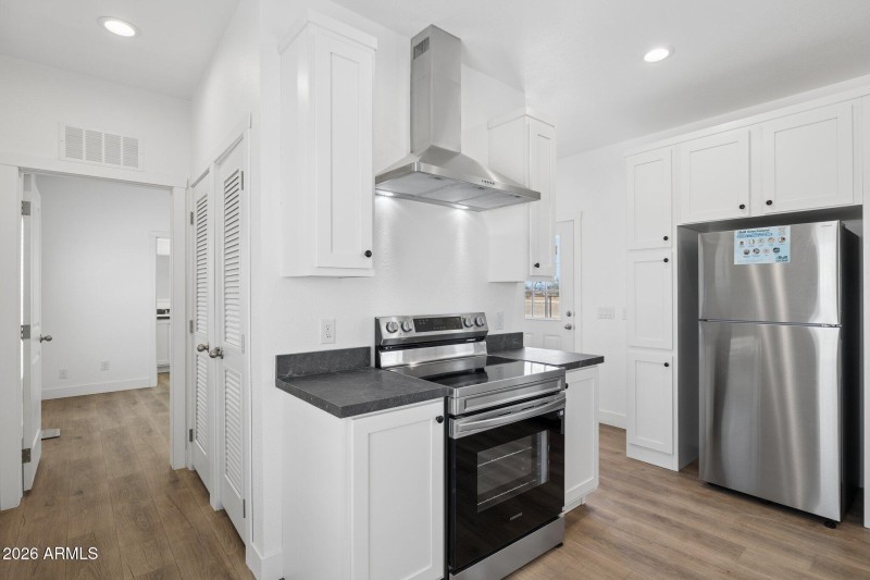 14-web-or-mls-50044-w-century-rd