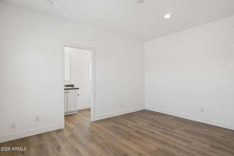 17-web-or-mls-50044-w-century-rd