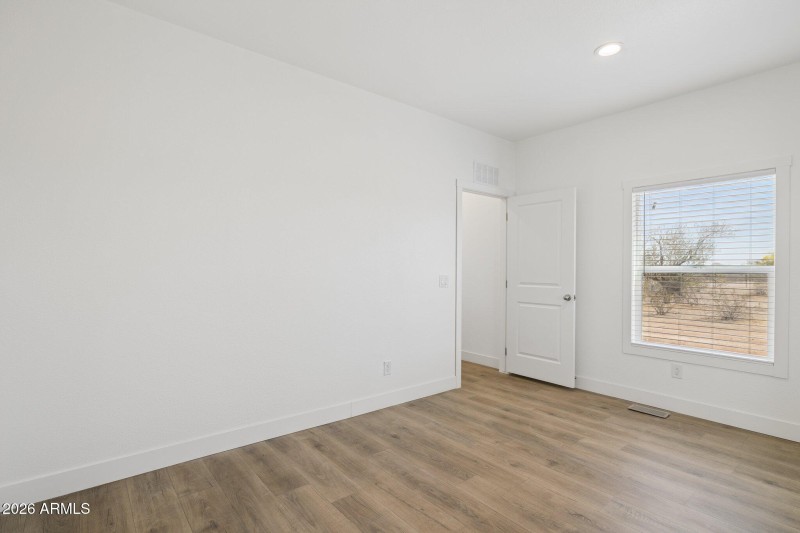 19-web-or-mls-50044-w-century-rd