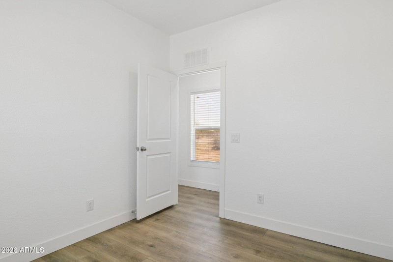 25-web-or-mls-50044-w-century-rd