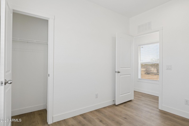 26-web-or-mls-50044-w-century-rd