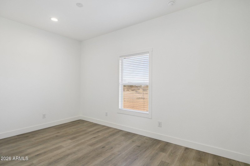29-web-or-mls-50044-w-century-rd
