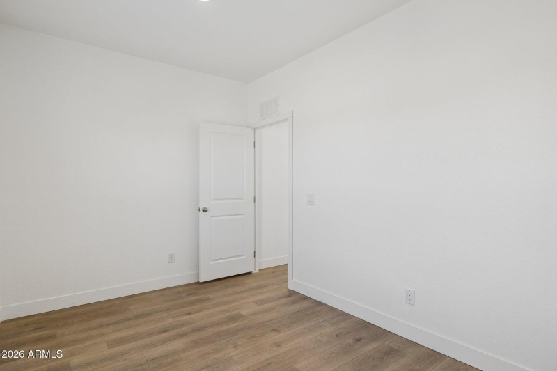 31-web-or-mls-50044-w-century-rd