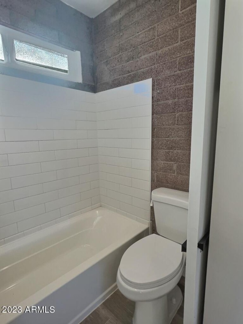 Unit 5 Upstairs Bathroom-1