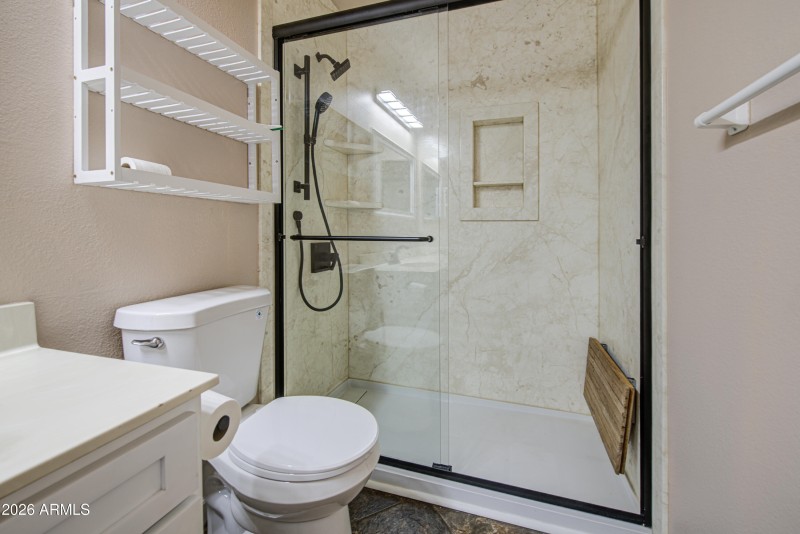 Bathroom 2-pic 2