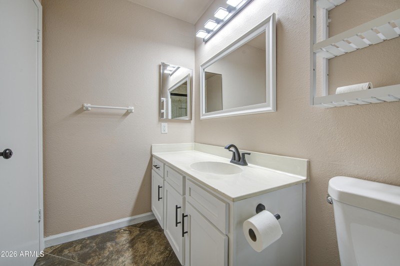 Bathroom 2-pic 3