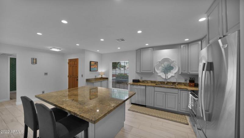 AV 89 Island Kitchen