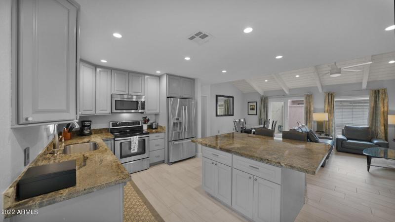 AV 89 Kitchen1