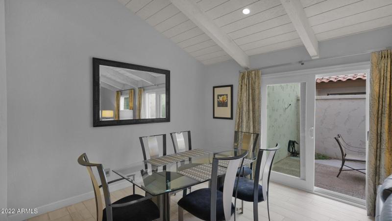 AV 89 Dining room