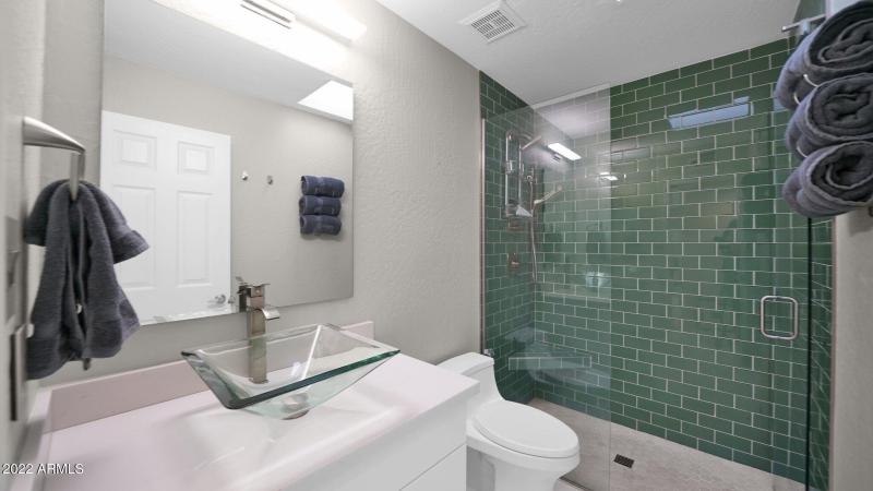 AV LG walk-in89 Bathroom 2 guest bath