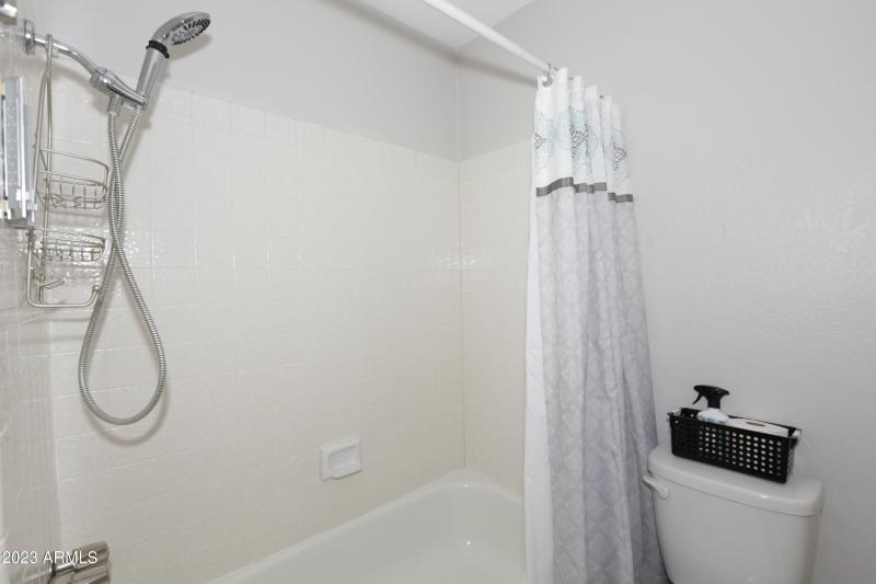Bath 2 Guest