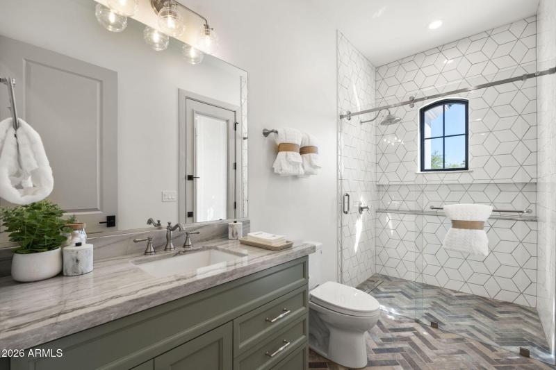 45-web-or-mls-3623-e-mallory-cir