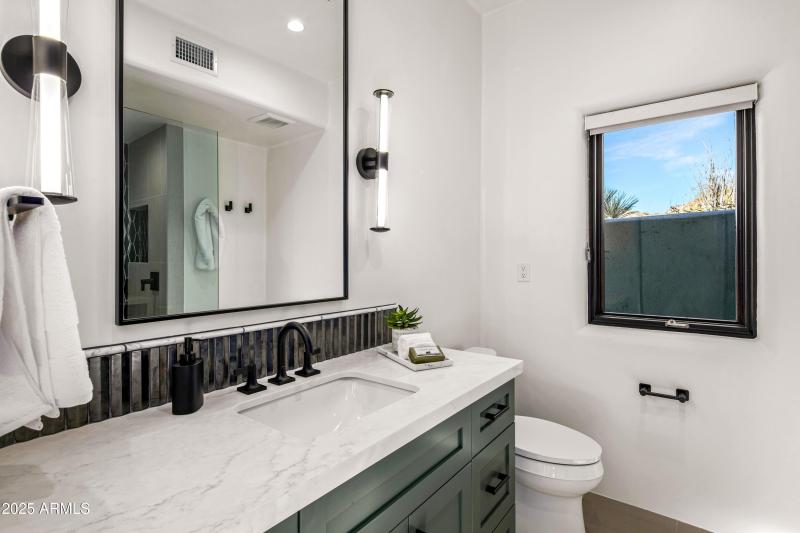 050_Guest #2 Ensuite Bath