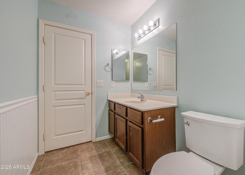 Bathroom 2-pic 2