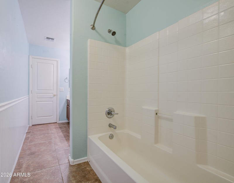 Bathroom 2-pic 3