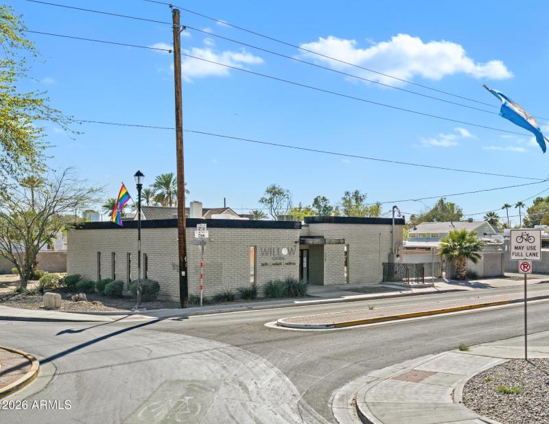 1197 E Oak St- Brochure Cover (1)