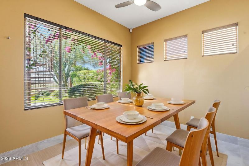 Eat-in-Kitchen