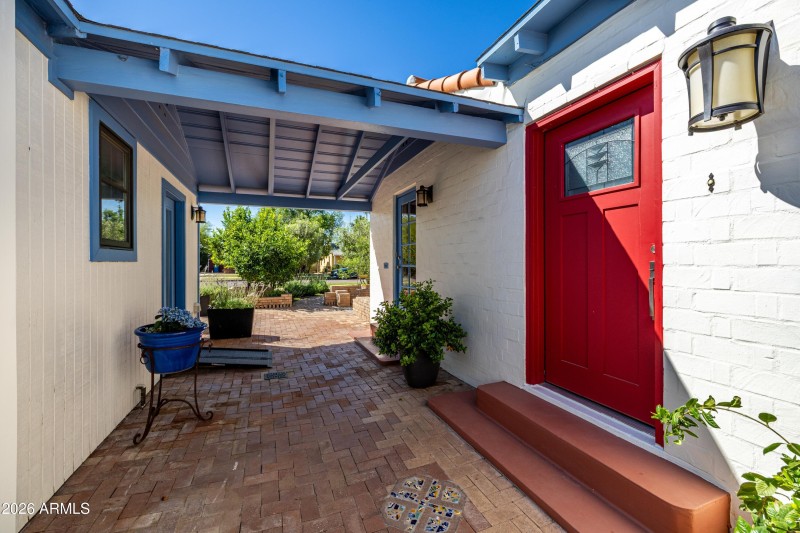 Breezeway/Entry