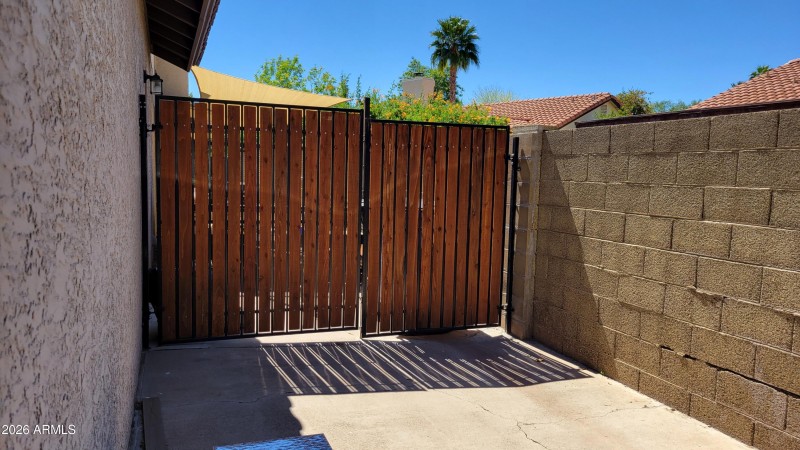 27 - RV Gate