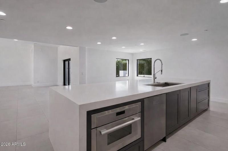 9027N82ndSt_vac (1)