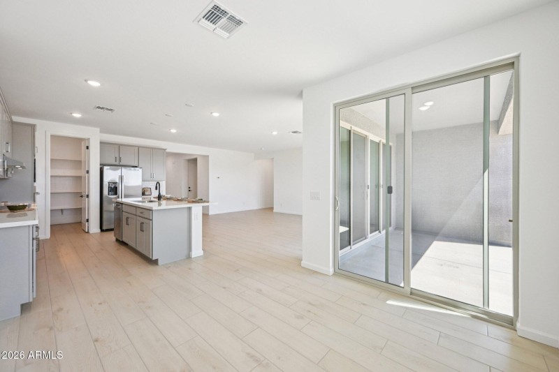 12-web-or-mls-W Brown St-S2703-012