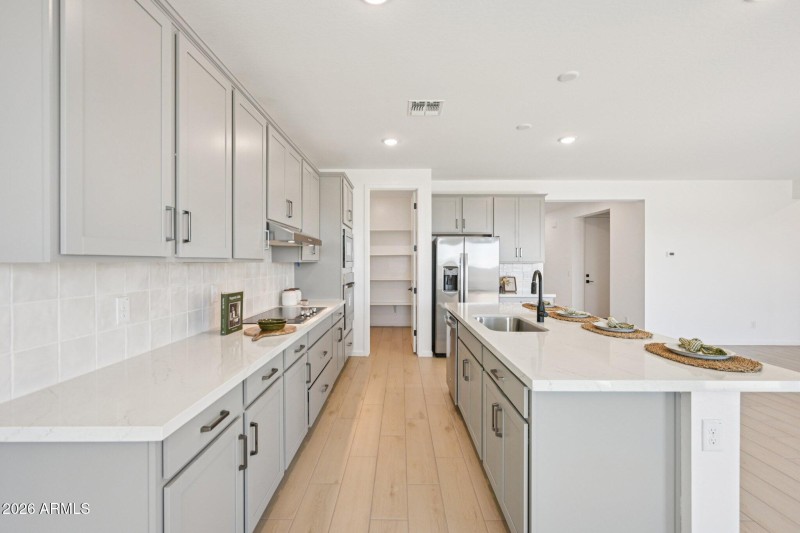 16-web-or-mls-W Brown St-S2703-016