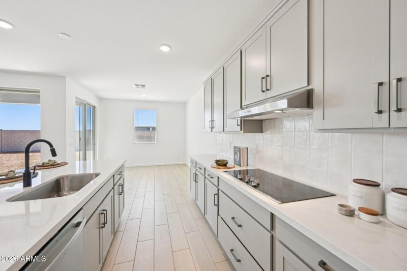 18-web-or-mls-W Brown St-S2703-018
