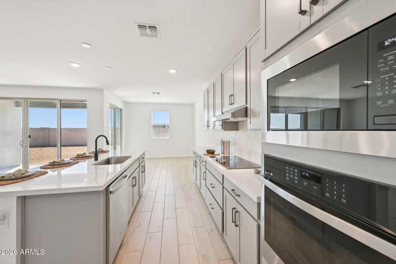 19-web-or-mls-W Brown St-S2703-019