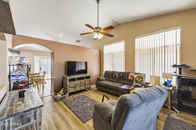 8735 W Pineveta Dr-102