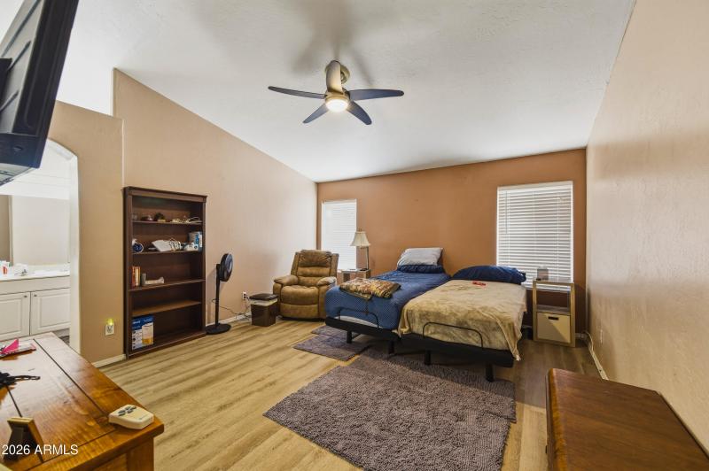 8735 W Pineveta Dr-104