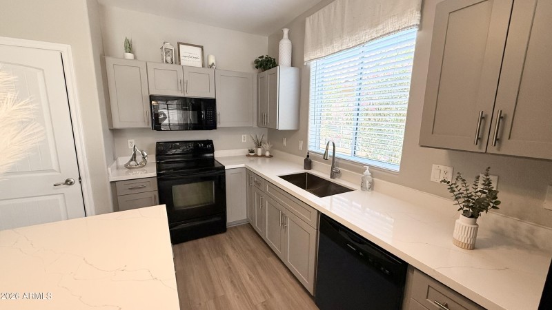 Brand new kitchen soft closing cabinets