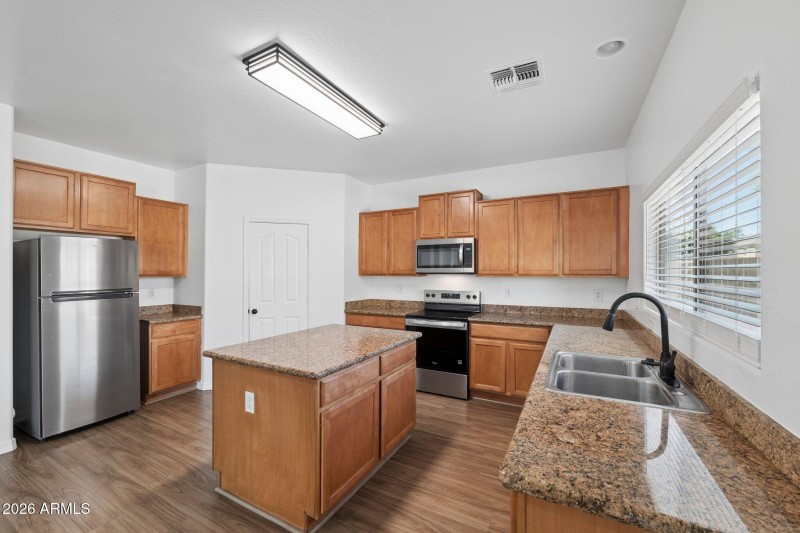 12-web-or-mls-11856-w-tonto-st