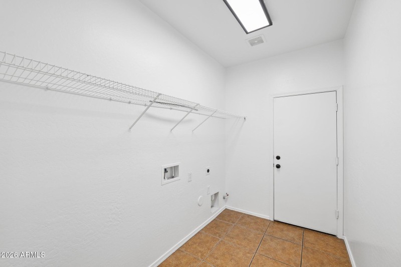 48-web-or-mls-11856-w-tonto-st