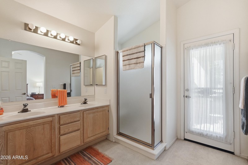 17PRIMARY BATHROOM_SEPARATE ENTRANCE