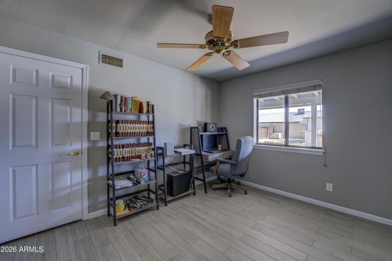 Bedroom 2/Office