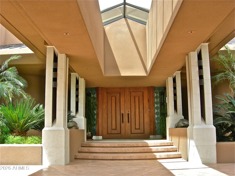 Porte-cochere